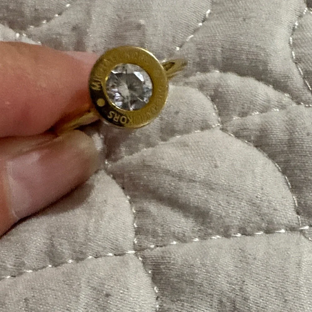 Elegant Gold-Tone Ring with Clear Stone Michael Kors - Picture 3 of 3